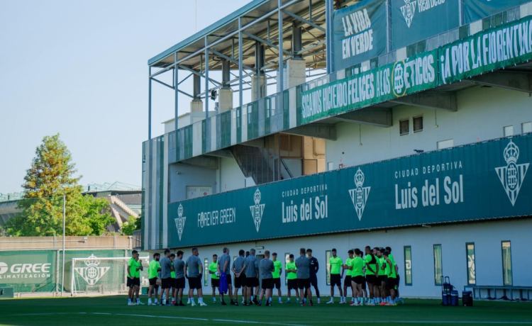 Bakambu y Pablo García, la delantera del Betis para hacer historia Bakambu y Pablo García, la delantera del Betis para hacer historia