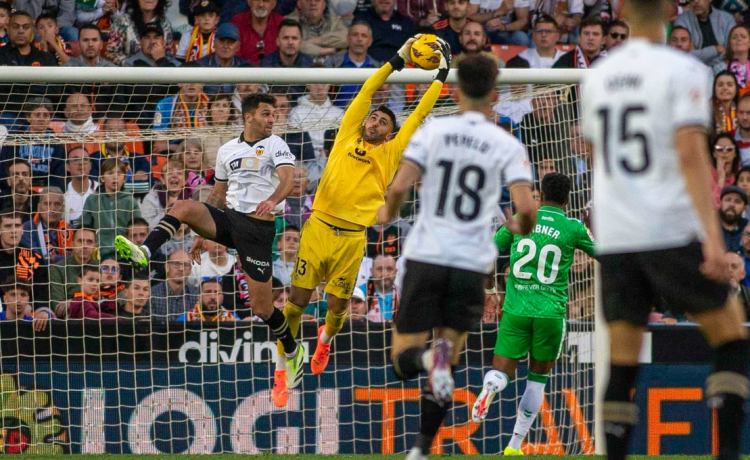 Alineaciones Valencia – Betis: Alineación posible de Valencia CF y Real Betis en la jornada 14ª de LaLiga EA Sports Alineaciones Valencia – Betis: Alineación posible de Valencia CF y Real Betis en la jornada 14ª de LaLiga EA Sports
