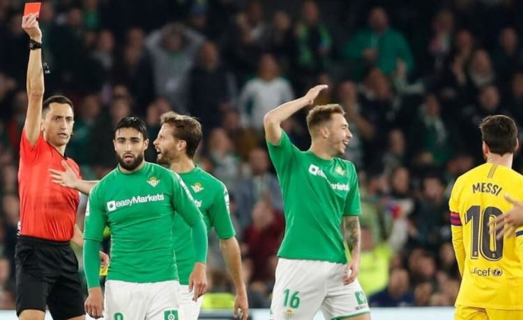 En Barcelona, otra vez Sánchez Martínez, piedra recurrente en el zapato del Betis En Barcelona, otra vez Sánchez Martínez, piedra recurrente en el zapato del Betis