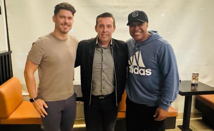 Reencuentro histórico en el viaje a Brasil de Juanjo Cañas, exfutbolista del Betis y actual ‘scout’ en la secretaría técnica Reencuentro histórico en el viaje a Brasil de Juanjo Cañas, exfutbolista del Betis y actual ‘scout’ en la secretaría técnica