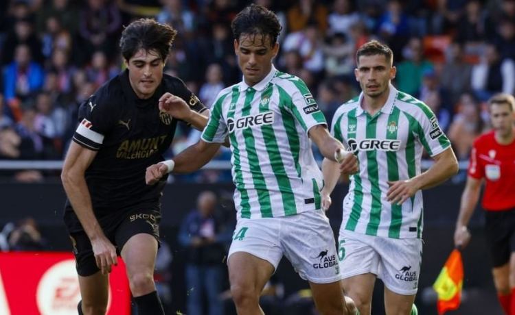 El debut de Guirao en LaLiga: lo que tendrá que pagar el Betis para quedárselo El debut de Guirao en LaLiga: lo que tendrá que pagar el Betis para quedárselo
