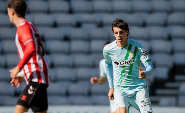 Accidentado debut de Gonzalo Petit con el Betis Accidentado debut de Gonzalo Petit con el Betis