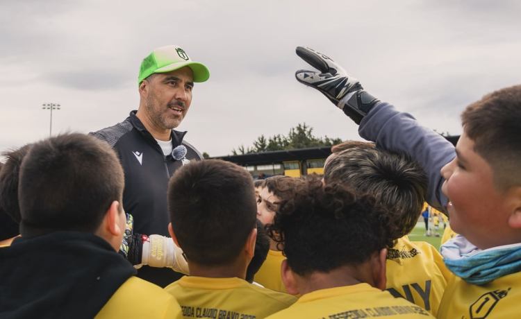 El nuevo ‘trabajo’ de Claudio Bravo, que le hace disfrutar «como un niño chico» El nuevo ‘trabajo’ de Claudio Bravo, que le hace disfrutar «como un niño chico»