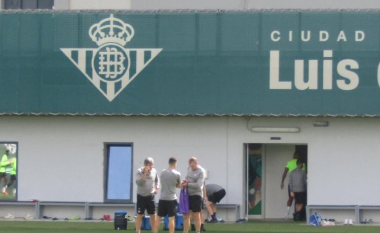 Natan no comienza el penúltimo entrenamiento antes de las semifinales frente a la Fiorentina Natan no comienza el penúltimo entrenamiento antes de las semifinales frente a la Fiorentina