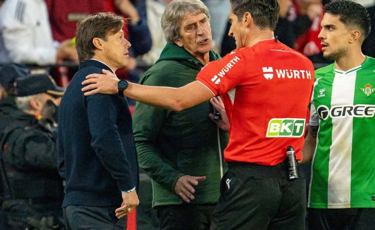 Almeyda acusa al Betis de provocar a la afición del Sevilla: «Si ganas, sé humilde y respeta» Almeyda acusa al Betis de provocar a la afición del Sevilla: «Si ganas, sé humilde y respeta»