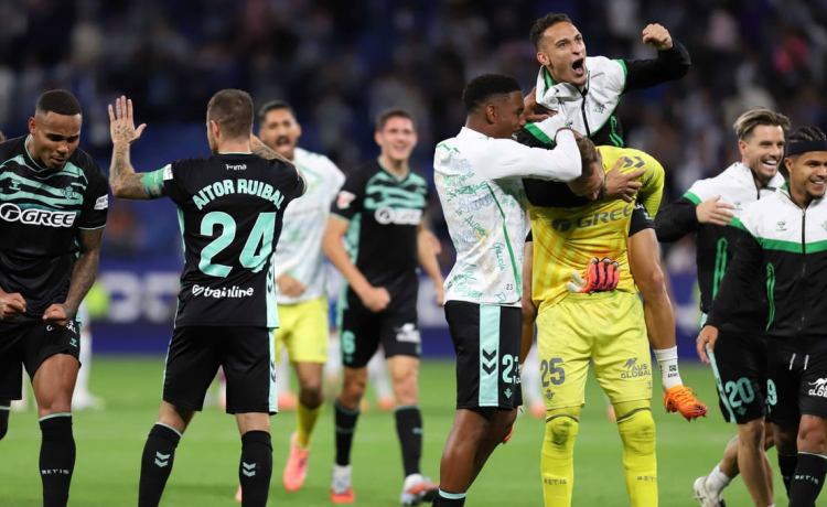 Pau López vería bien rotar bajo palos: «Que todo el mundo se sienta partícipe de lo que es este club al final es una gozada» Pau López vería bien rotar bajo palos: «Que todo el mundo se sienta partícipe de lo que es este club al final es una gozada»