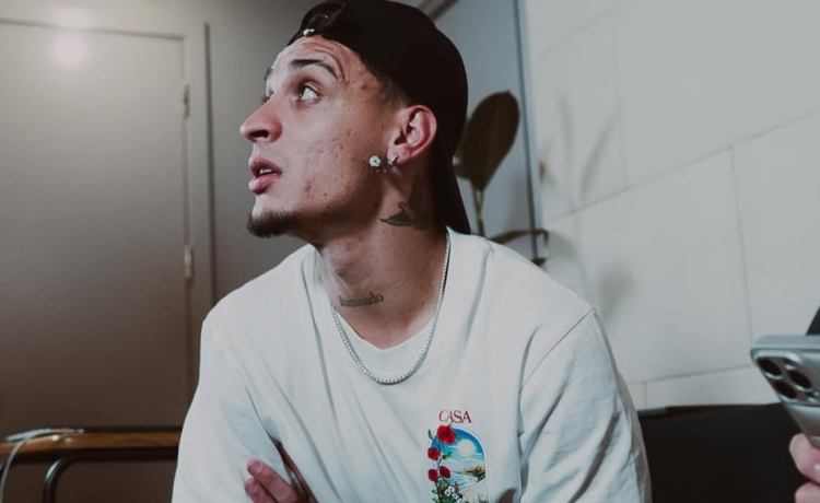 Antony, en el aeropuerto de Mánchester, listo para volver al Betis Antony, en el aeropuerto de Mánchester, listo para volver al Betis