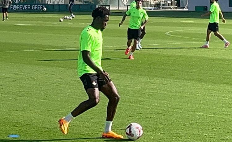 Dos novedades en el Betis, bajas llamativas y una sorpresa para sustituir a Bartra Dos novedades en el Betis, bajas llamativas y una sorpresa para sustituir a Bartra