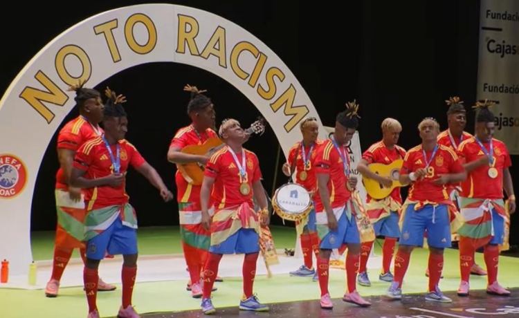 Lamine Yamal, Nico Williams y el Betis no escapan del Carnaval de Cádiz Lamine Yamal, Nico Williams y el Betis no escapan del Carnaval de Cádiz