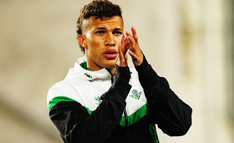 Nelson Deossa irrumpe con fuerza y ya despierta interés: «Si sigue así en el Betis se va a meter en la lista del Mundial» Nelson Deossa irrumpe con fuerza y ya despierta interés: «Si sigue así en el Betis se va a meter en la lista del Mundial»