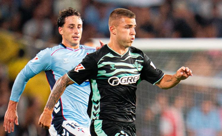 La mitad sevillista de la familia de Pablo García, la bienvenida de Aitor Ruibal y el regalo de William Carvalho La mitad sevillista de la familia de Pablo García, la bienvenida de Aitor Ruibal y el regalo de William Carvalho