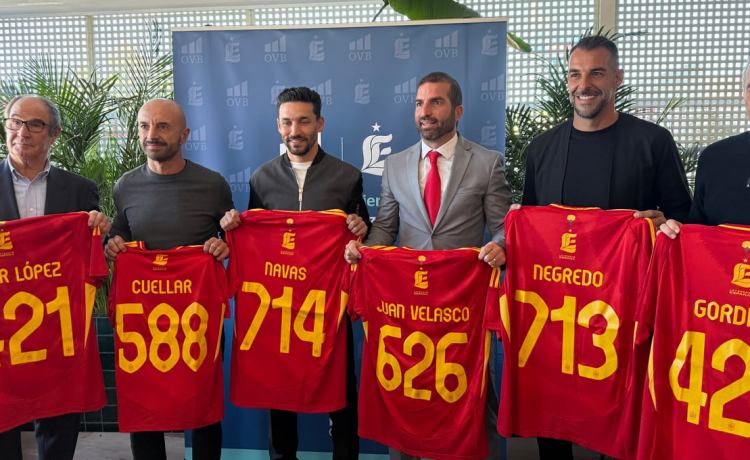 El Sevilla FC y el Real Betis, unidos en el homenaje de Leyendas España El Sevilla FC y el Real Betis, unidos en el homenaje de Leyendas España