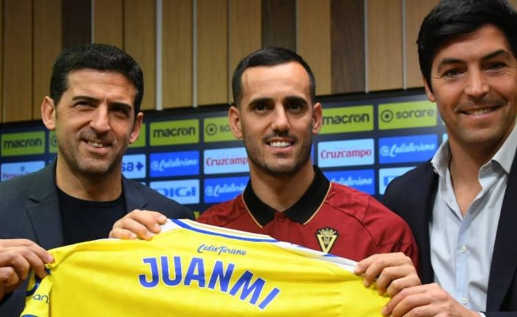 Juanmi explica la verdadera razón que le ha hecho fichar por el Cádiz Juanmi explica la verdadera razón que le ha hecho fichar por el Cádiz