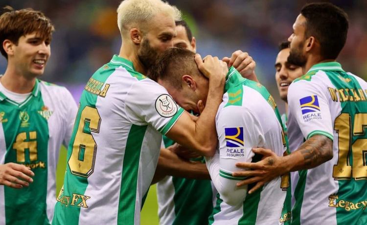 Salió del Betis por la puerta de atrás y es el máximo goleador español en el mundo Salió del Betis por la puerta de atrás y es el máximo goleador español en el mundo