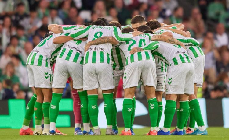 Plantilla completa del Real Betis en la temporada 2024/2025: todos los jugadores y entrenador del equipo verdiblanco Plantilla completa del Real Betis en la temporada 2024/2025: todos los jugadores y entrenador del equipo verdiblanco