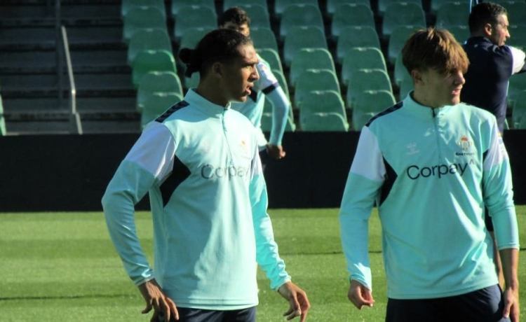 Yanis Senhadji se estrena con el primer equipo y William Carvalho da la sorpresa Yanis Senhadji se estrena con el primer equipo y William Carvalho da la sorpresa