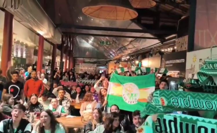 La fiesta de la afición del Betis en Florencia tras pasar a la final de la Conference League La fiesta de la afición del Betis en Florencia tras pasar a la final de la Conference League