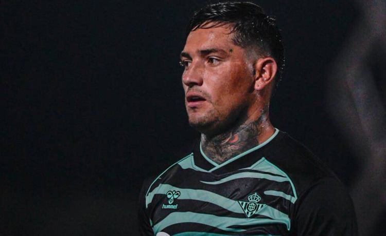 Chimy Ávila provoca dudas al Betis sobre su futuro tras el último pago a Osasuna Chimy Ávila provoca dudas al Betis sobre su futuro tras el último pago a Osasuna