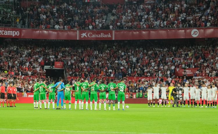 Las aficiones de Betis y Sevilla, unidas en una rebelión nacional contra Tebas y Louzán Las aficiones de Betis y Sevilla, unidas en una rebelión nacional contra Tebas y Louzán