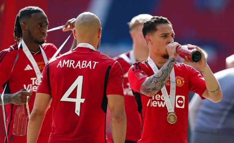 De cómo Antony ‘fichó’ a Amrabat: «Sabía el potencial que tiene» De cómo Antony ‘fichó’ a Amrabat: «Sabía el potencial que tiene»