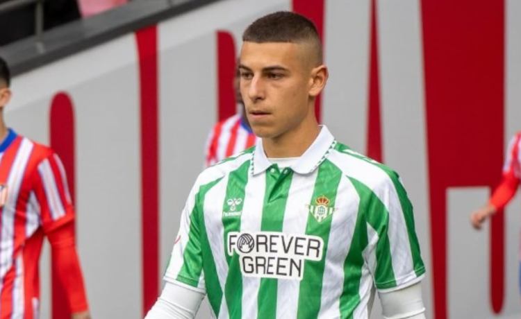 Otra renovación y cesión cerrada en el Betis Otra renovación y cesión cerrada en el Betis