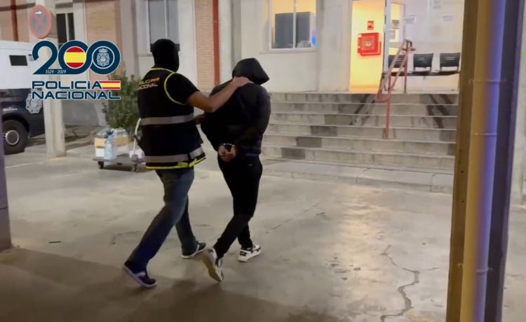 Detenidos 21 miembros de Boixos Nois y United Family por la trifulca previa a la final de la última Copa del Rey Detenidos 21 miembros de Boixos Nois y United Family por la trifulca previa a la final de la última Copa del Rey