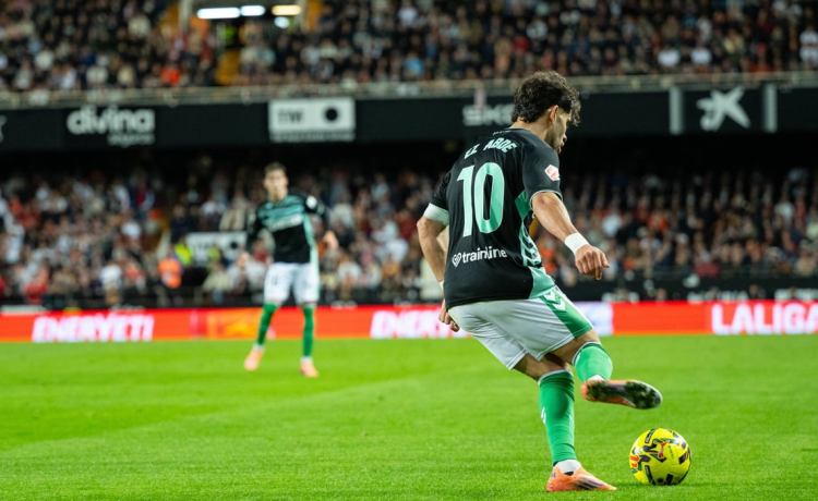 LaLiga denuncia insultos al Betis en Nervión y Mestalla, pero hace oídos sordos con el dedicado a Abde LaLiga denuncia insultos al Betis en Nervión y Mestalla, pero hace oídos sordos con el dedicado a Abde