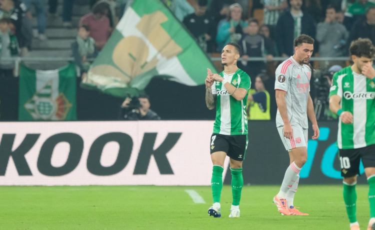 El sueño irrenunciable de Antony tras su enésima exhibición en el Betis: «Haré todo lo que esté en mi mano» El sueño irrenunciable de Antony tras su enésima exhibición en el Betis: «Haré todo lo que esté en mi mano»