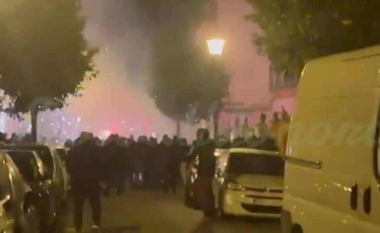 Catorce detenidos tras los primeros enfrentamientos entre ultras de Sevilla y Betis Catorce detenidos tras los primeros enfrentamientos entre ultras de Sevilla y Betis
