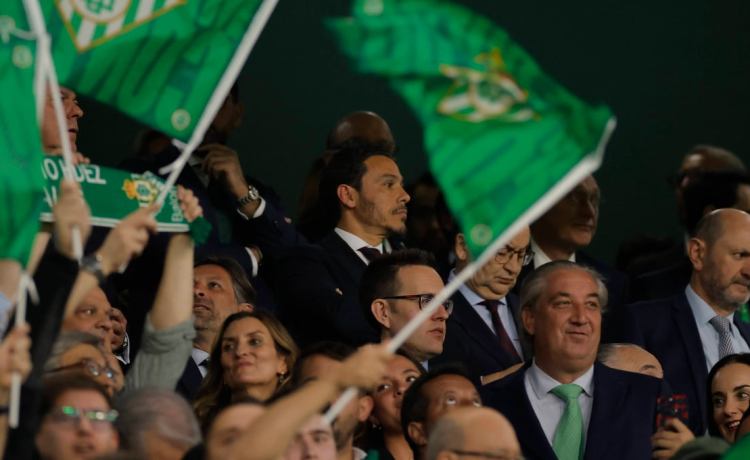Lo que no se vio de El Gran Derbi: así se vivió en el palco, Fornals en casi todas las salsas, las cargas policiales… Lo que no se vio de El Gran Derbi: así se vivió en el palco, Fornals en casi todas las salsas, las cargas policiales…
