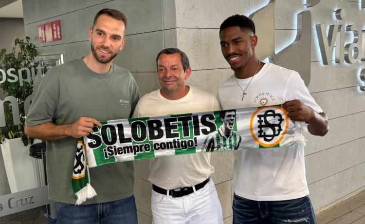 Pau López y Junior Firpo pasan el reconocimiento médico con el Betis Pau López y Junior Firpo pasan el reconocimiento médico con el Betis