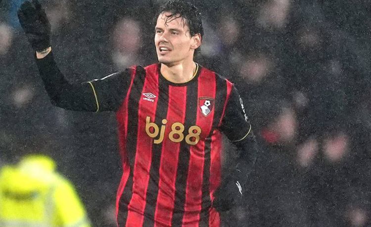 Meten al mismo delantero, Enes Ünal, en la órbita de Sevilla y Betis, y también de Getafe, Valencia, Rayo o Real Sociedad Meten al mismo delantero, Enes Ünal, en la órbita de Sevilla y Betis, y también de Getafe, Valencia, Rayo o Real Sociedad