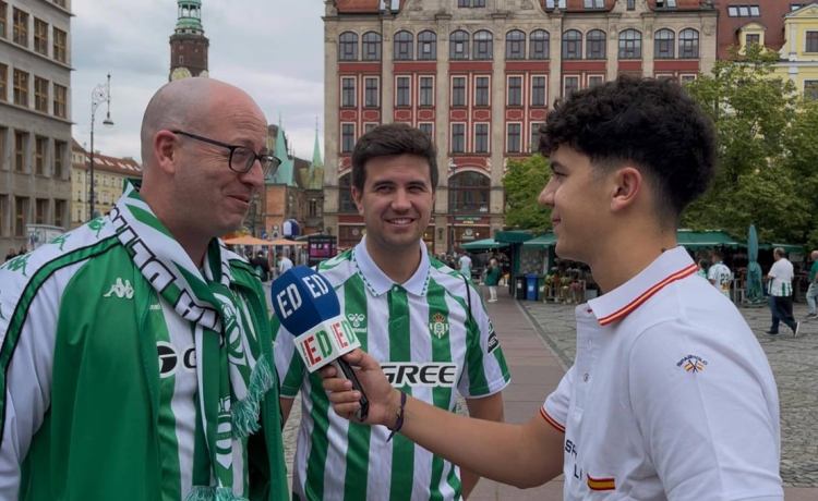 La Peña Bética de Londres vivirá la final ante el Chelsea como un derbi: «Es el típico pique que puede haber en Sevilla entre béticos y sevillistas» La Peña Bética de Londres vivirá la final ante el Chelsea como un derbi: «Es el típico pique que puede haber en Sevilla entre béticos y sevillistas»