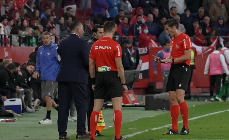 Lo nunca visto de El Gran Derbi: los audios de Munuera Montero y sus ayudantes en las acciones más polémicas Lo nunca visto de El Gran Derbi: los audios de Munuera Montero y sus ayudantes en las acciones más polémicas