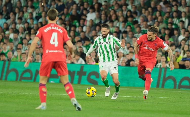 Un socio y exentrenador del Sevilla dedica «una poesía» a Isco Alarcón: «Me eriza la piel» Un socio y exentrenador del Sevilla dedica «una poesía» a Isco Alarcón: «Me eriza la piel»