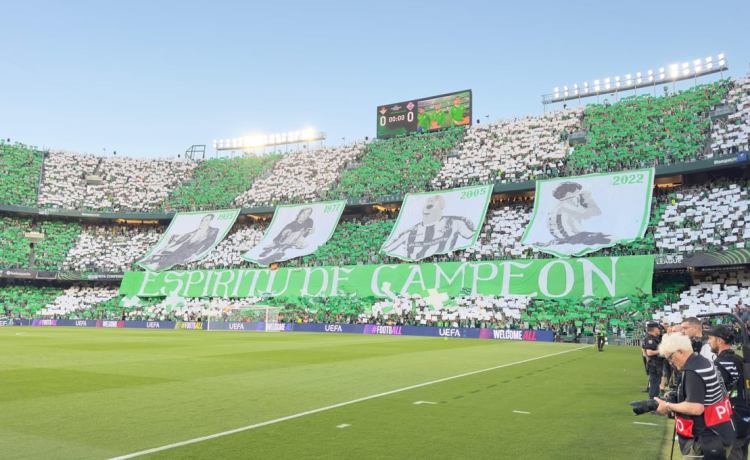 «Espíritu de Campeón» para una noche histórica en el Benito Villamarín: así fue el mosaico espectacular para el Betis-Fiorentina «Espíritu de Campeón» para una noche histórica en el Benito Villamarín: así fue el mosaico espectacular para el Betis-Fiorentina