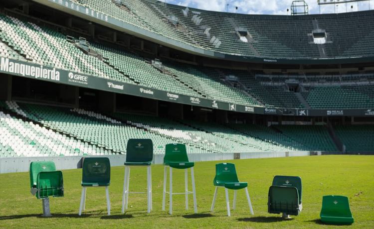 El Betis vende entre sus aficionados los asientos y las redes del estadio Benito Villamarín El Betis vende entre sus aficionados los asientos y las redes del estadio Benito Villamarín