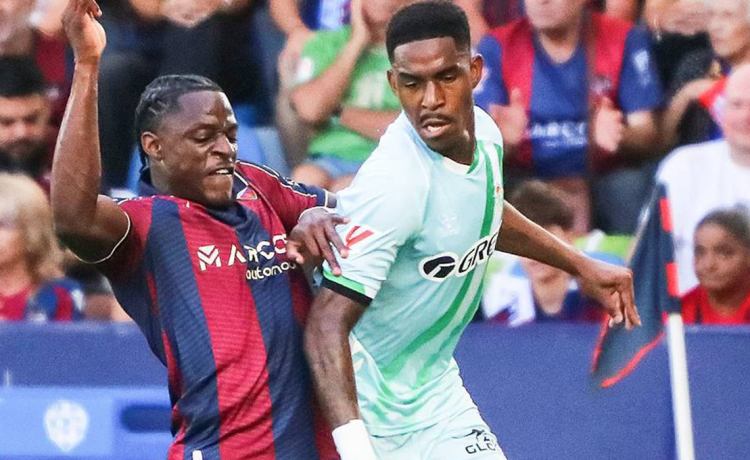 Contundente respuesta de Junior Firpo a los árbitros por el gol anulado Contundente respuesta de Junior Firpo a los árbitros por el gol anulado