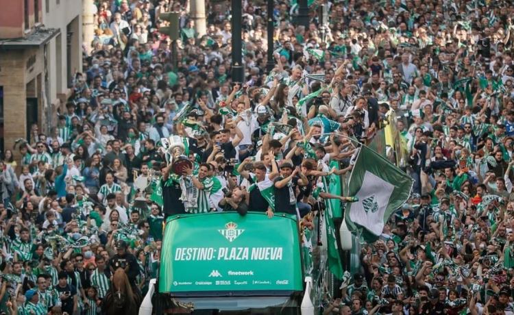 El Papa y el Betis, una macabra profecía anuncia ‘fumata verdiblanca’ en la Conference League El Papa y el Betis, una macabra profecía anuncia ‘fumata verdiblanca’ en la Conference League