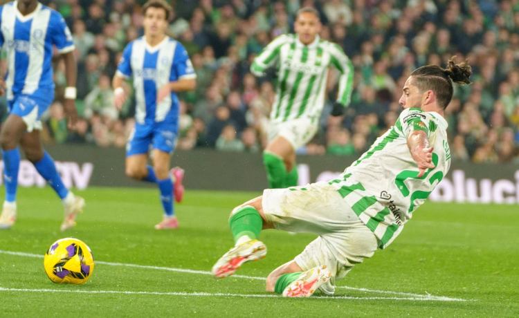 Isco se reafirma, pero quiere más: «Mi sueño es tocar plata con el Betis» Isco se reafirma, pero quiere más: «Mi sueño es tocar plata con el Betis»