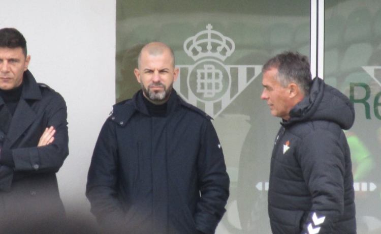 Manu Fajardo y Joaquín Sánchez supervisan a Antony de cara a su debut Manu Fajardo y Joaquín Sánchez supervisan a Antony de cara a su debut