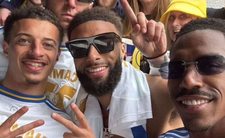 Un compañero de Junior Firpo ‘filtra’ su futuro en plena celebración del Leeds Un compañero de Junior Firpo ‘filtra’ su futuro en plena celebración del Leeds
