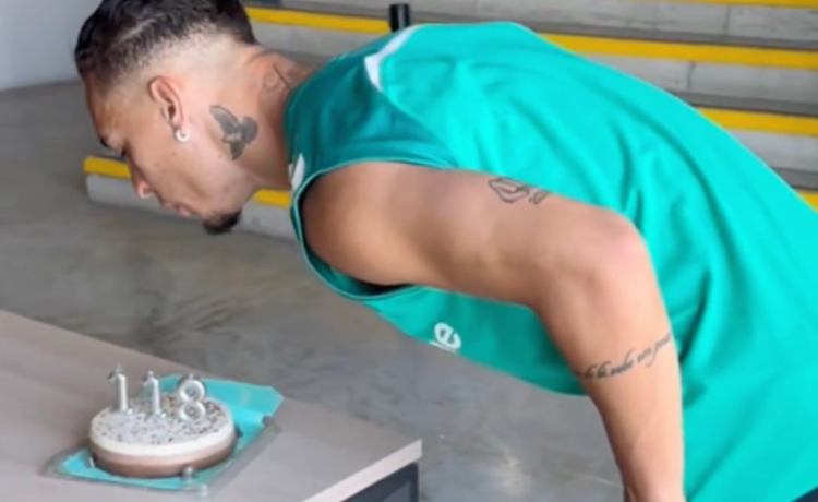 El Zamora se acuerda del Betis en su cumpleaños y les llama «tiesos» El Zamora se acuerda del Betis en su cumpleaños y les llama «tiesos»