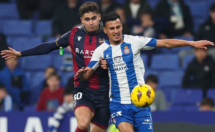 El Betis adelanta al Sevilla en la pugna por la revelación de Segunda El Betis adelanta al Sevilla en la pugna por la revelación de Segunda
