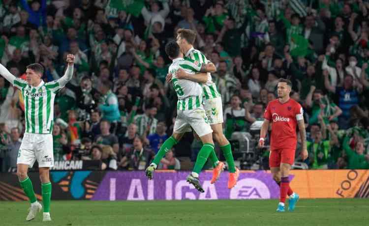 Bartra y Llorente presumen de equipo, pero la bajan al suelo: «No nos interesa ser favoritos» Bartra y Llorente presumen de equipo, pero la bajan al suelo: «No nos interesa ser favoritos»
