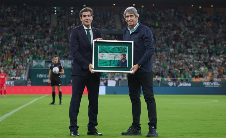 Pellegrini y su ‘despedida’ en diferido: «Se me han pasado volando esto seis años en Sevilla» Pellegrini y su ‘despedida’ en diferido: «Se me han pasado volando esto seis años en Sevilla»