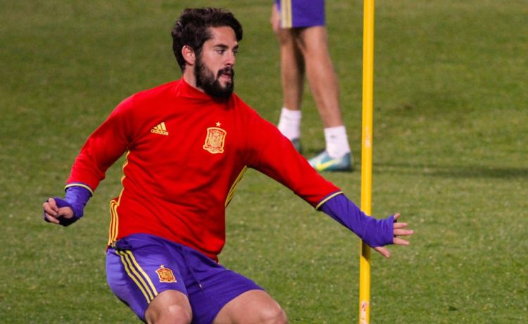 Luis de la Fuente reflexiona sobre la edad de Isco Alarcón Luis de la Fuente reflexiona sobre la edad de Isco Alarcón