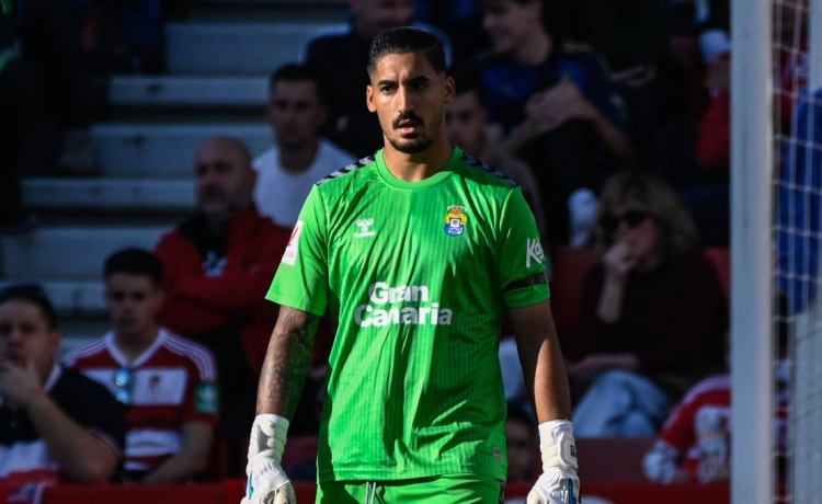 Álvaro Valles, del gusto de Betis y Sevilla, habla de su futuro Álvaro Valles, del gusto de Betis y Sevilla, habla de su futuro