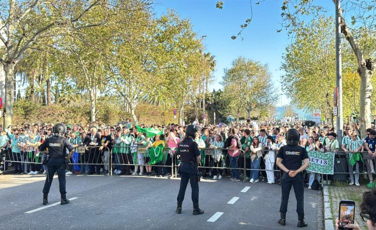 Antiviolencia propone una multa de 50.000 euros y el cierre un mes del Benito Villamarín Antiviolencia propone una multa de 50.000 euros y el cierre un mes del Benito Villamarín