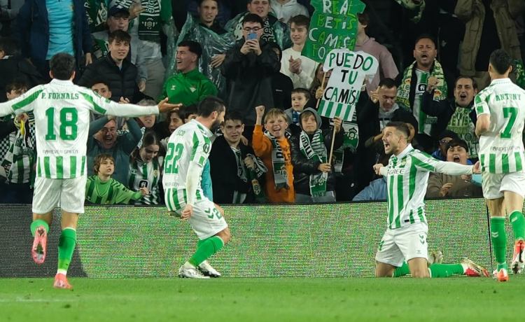 «Caparrós ni pincha ni corta; intenta incendiar el derbi siempre» «Caparrós ni pincha ni corta; intenta incendiar el derbi siempre»
